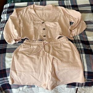 Zenana NWOT Women’s Shorts and Long Sleeve Top Size Medium!